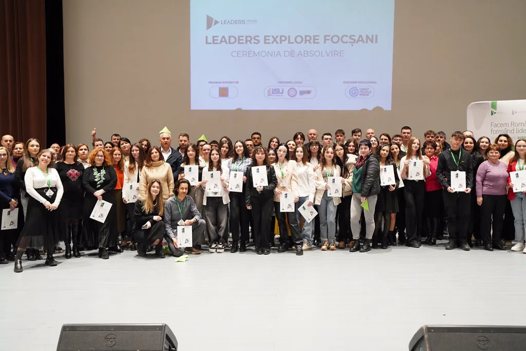 LEADERS Explore participants and facilitators gathered for a group portrait in Focșani